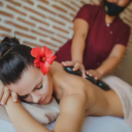 Ground Garden View In Caesar & Spa, Long 公寓