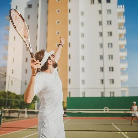 Ground Garden View In Caesar & Spa, Long