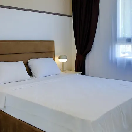 Ground Garden View In Caesar & Spa, Long