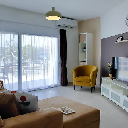 Ground Garden View In Caesar & Spa, Long