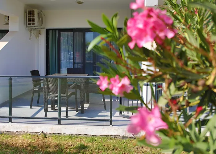 Ground Garden View In Caesar & Spa, Long アパート Perivolia tou Trikomou