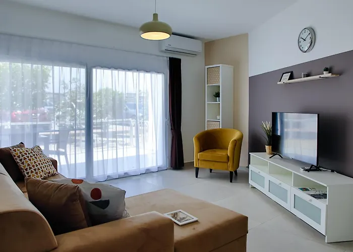 Ground Garden View In Caesar & Spa, Long